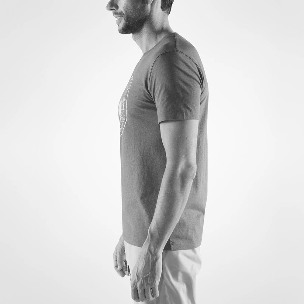FJÄLLRÄVEN Fjällräven Lägerplats T-Shirt Stone Grey Herren – Bild 4